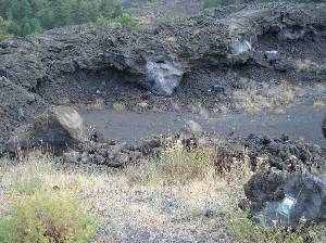 Der Steinbruch von Steinblöcken verwendet, um zu versuchen, um das Magma des Vulkans Ätna zu stoppen