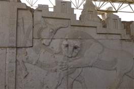 Persepoli archeological area: the Lion pushes away the Bull