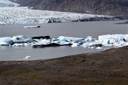 Fjallsárlón glacial lake: the iceberg you can see in the picture