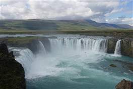 Godafoss, the waterfall of Gods: pictures from the opposite side