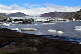 Hoffeljokull glacier: the icebergs
