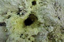 Il Viti crater nella caldera del Krafla: fumarole