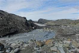 Education tour on the glacier Kverkjokull: melting ice streams