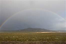 Il vulcano attivo Leirhnjukur, caldera del Krafla: l'arcobaleno