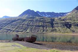 Car trip to the Mjoifjordur fiord: the ship wreck