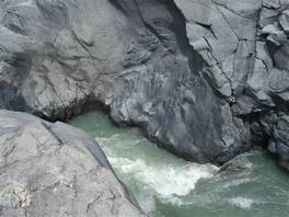Le forre laviche del Simeto - Etna: bellissime forme scavate dal fiume