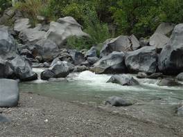 Die Alcantara-Schluchten: zum Flussbett