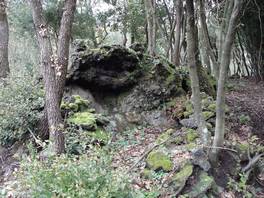 Grotte der Kätze:  seltsame Steine