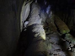 foto della Grotta Intraleo - Etna: cosiddetti