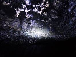 foto della Grotta Intraleo - Etna: