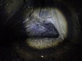 foto della Grotta Intraleo - Etna: il numero 2, con tanto di indicazione