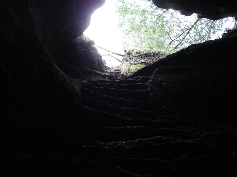 Uno degli ingressi della grotta dei Ladroni