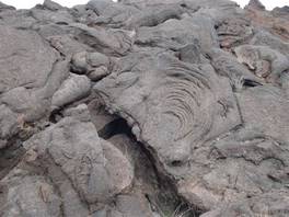 La pista Altomontana - Dai rifugio Brunek-Ragabo alla grotta del Lamponi - Etna: Le prime tracce della lava a corde