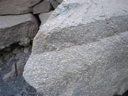 Die Serracozzo Grotte, auf dem Ätna: pietra cicirara