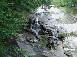 Cento fonti hiking path: a river