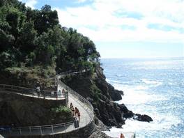 Die wunderschönen Pfade der Cinque Terre: das Gefälle zum Meer