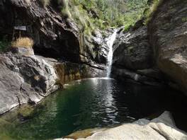 Tina or Tinna Lakes: the waterfall