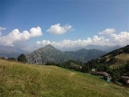 Rundreise von Piani di Erna zum Berg Resegone. : querfeldein gehen