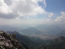 Rundreise von Piani di Erna zum Berg Resegone. : wenn es nicht gerade sehr trüb ist wie hier. 