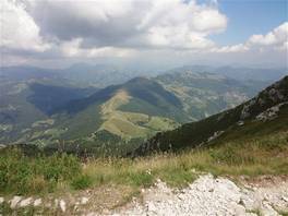 Rundreise von Piani di Erna zum Berg Resegone. : wo das Gefälle weit weniger stark ist