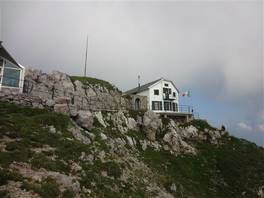 Der Guzzi-Weg auf den Gipfel des Grigna und die Brioschi-Hütte: Brioschi-Hütte