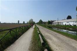 Fahrradweg von Mailand nach Pavia - Naviglio Pavese entlang: Schotterwegen