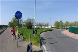 Fahrradweg von Mailand nach Pavia - Naviglio Pavese entlang: unweit von Rozzano
