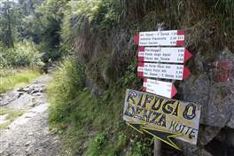 From Baita Velon to the Denza refuge through the fort Pozzi Alti: directions are very clear