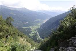 From Baita Velon to the Denza refuge through the fort Pozzi Alti: scenic views on the Sole Valley