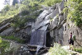 From Baita Velon to the Denza refuge through the fort Pozzi Alti: tiny waterfalls