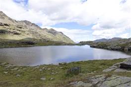Hike from Rabbi valley to Corvo Lakes: the first Corvo lake