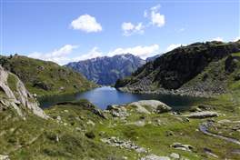 Ring route - Lago Alto, Tre Laghi, Lago Scuro: with the dolomites in the background