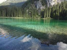The Tovel lake: emerald green