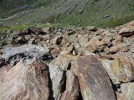Malga Mare - Larcher hut - Careser dam: easy stony ground