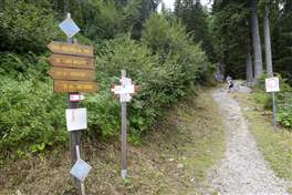 From Marilleva to Orti refuge: Signboard are at every junction