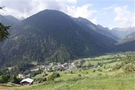 Ring route from Peio village to lake Covel: the Peio valley panorama on the left