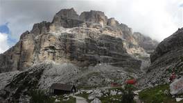 Dolomiti di Brenta, rifugi Vallesinella, Casinei e Brentei: i colori della roccia