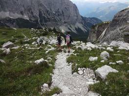 Dolomiti di Brenta, rifugi Vallesinella, Casinei e Brentei: discesa sulla ghiaia