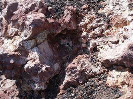 Salita verso il cratere Centrale dalla Montagnola - Etna: ferro
