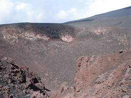 Ascent to Torre del Filosofo: on the crater edge