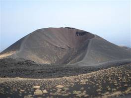 Salita verso il cratere Centrale dalla Montagnola - Etna: bocca nord dei crateri Silvestri