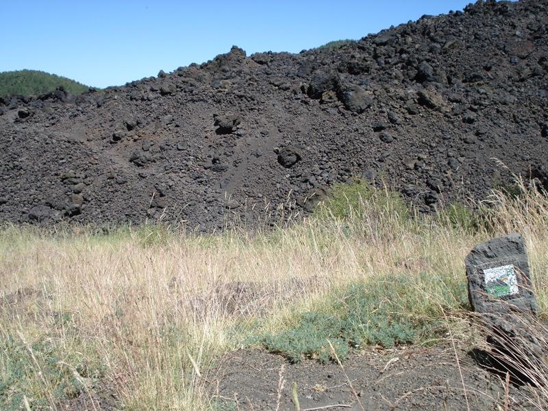 2002 lava flow cutting the trail in two