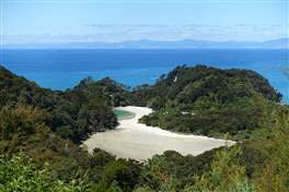 Abel Tasman national park coast track: Frenchman Bay