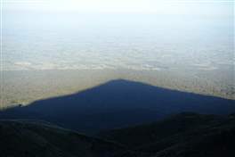 Monte Taranaki/Egmont: ombra si proietta sul terreno