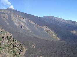 Salita verso il cratere Centrale dalla Schiena dell'Asino - Etna: cratere centrale
