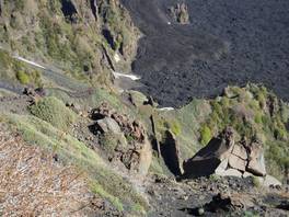 Aufstieg zu den öbersten Kratern von 'Schiena dell'Asino': Gänge im Tal