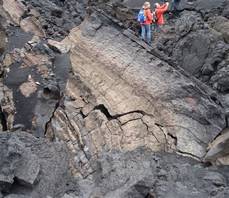 foto dentro la valle del Bove - Etna: strutture di lava dalle forme particolari