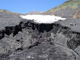 foto del sentiero di Serracozzo - Etna: canalone di cenere vulcanica