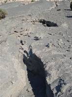Die Vulkaninsel - Äolischen Inseln: tief in die Flanken des Kraters eingegraben