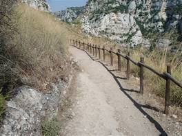 Cavagrande del Cassibile reserve: along the path